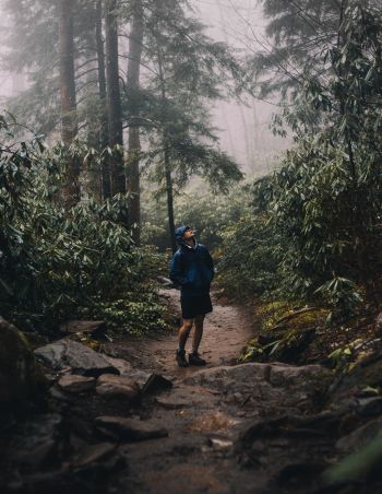 How to enjoy hiking in the rain if you never did it before. Tips from the (bad) weather experts