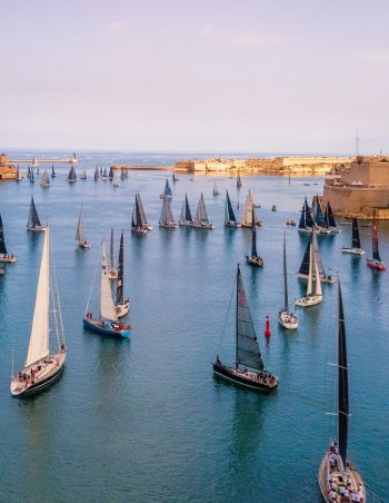 Nautical mile vs mile: let's see how they differ, and what do knots have to do with it