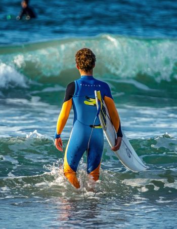 How to choose the right wetsuit for surfing and other water activities
