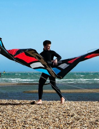 What are the different types of kitesurfing kites