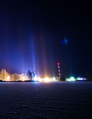 What are light pillars and how are they formed